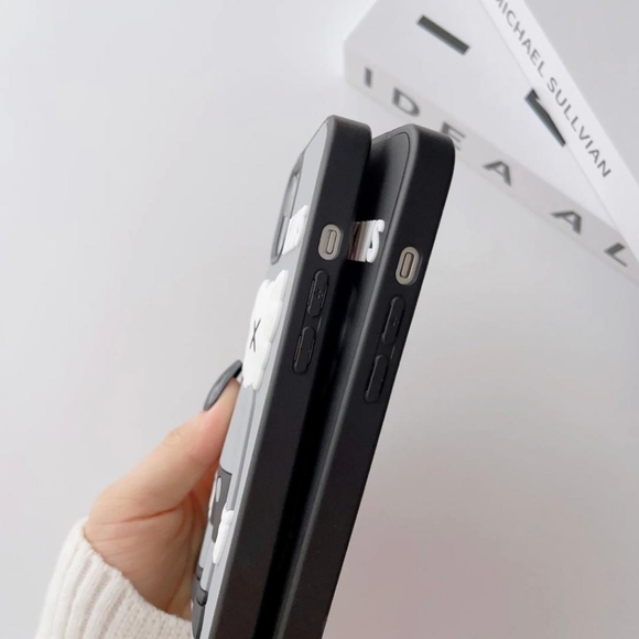 Phone cases for iphone KAWS 3D design - Picture 2 of 6